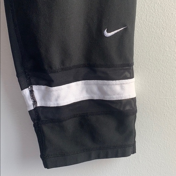 Black Nike Capri Leggings Medium - Picture 2 of 6